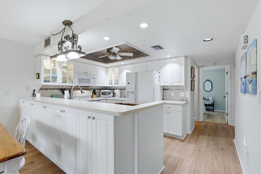Under contract-accepting backup offers. NEW PRICE ADJUSTMENT!!! - photo 3