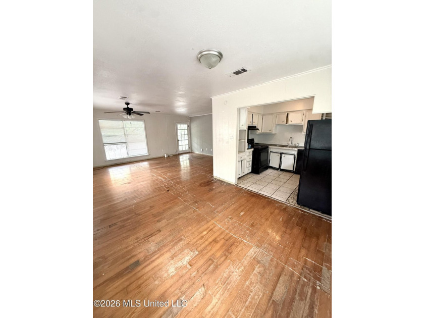 AS-IS Investment Opportunity in Ocean Springs! Unlock the - photo 4