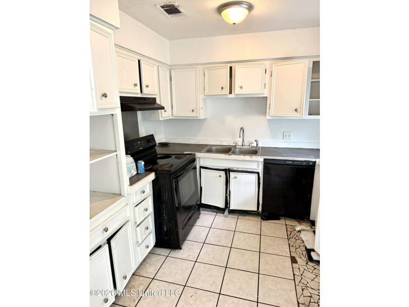 AS-IS Investment Opportunity in Ocean Springs! Unlock the - photo 6