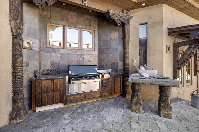 This landmark Ketchum Core property presents a rare opportunity - photo 27