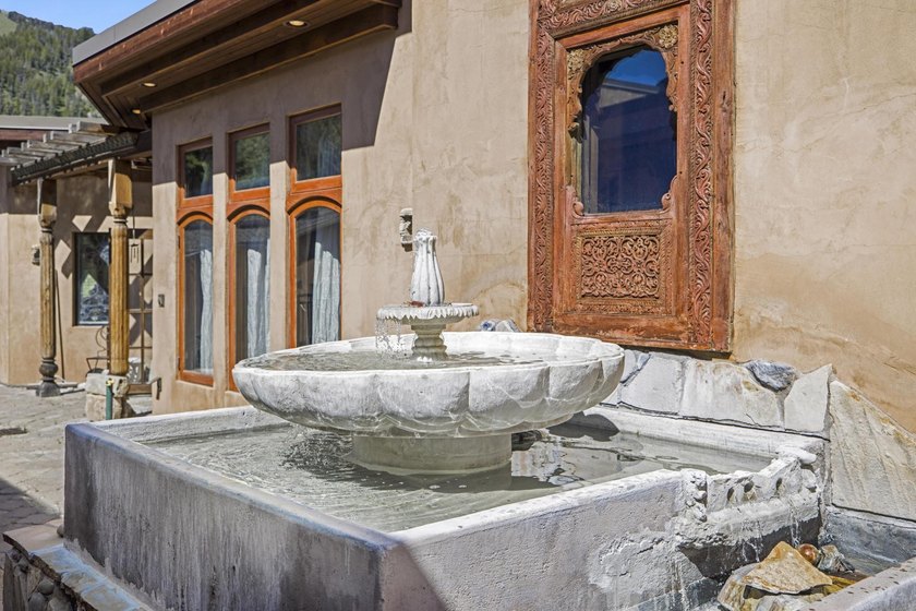 This landmark Ketchum Core property presents a rare opportunity - photo 31