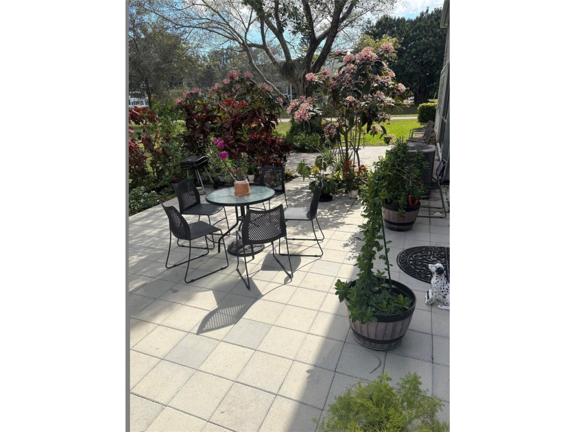Come live and enjoy this resort-style community with many - photo 3