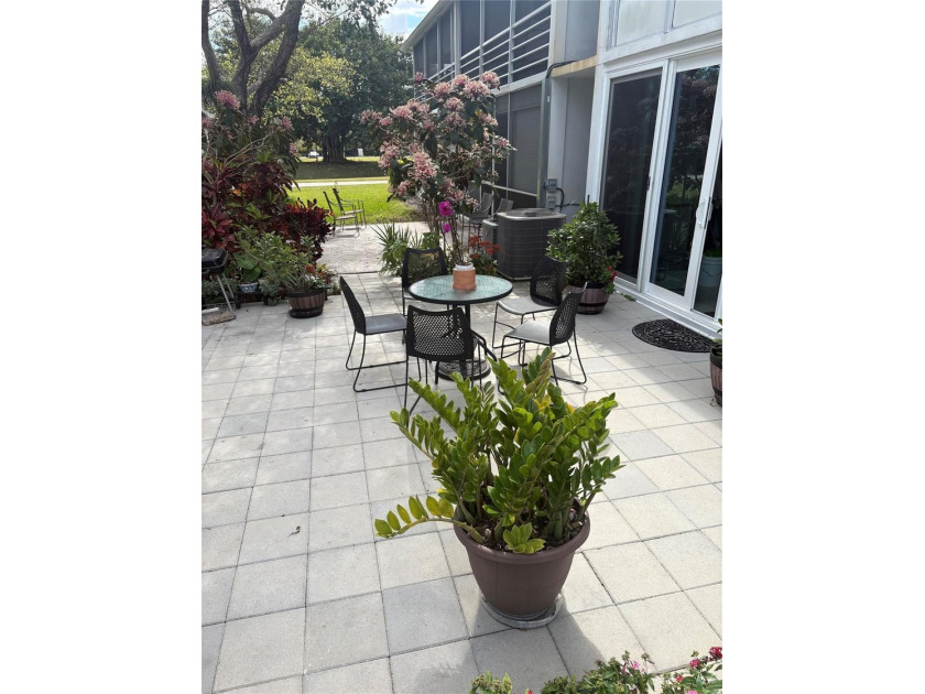 Come live and enjoy this resort-style community with many - photo 4