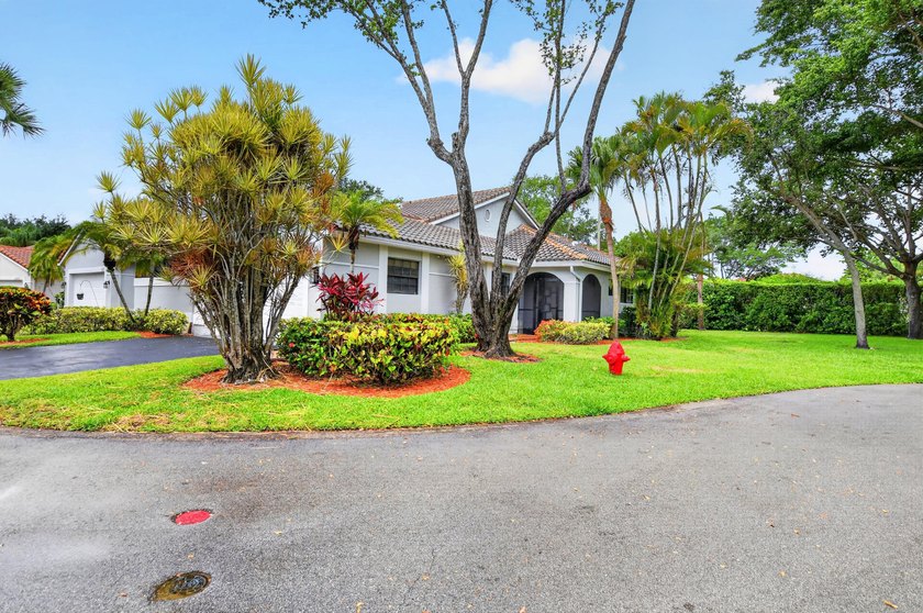 Tastefully updated and meticulously maintained, this spacious - photo 3