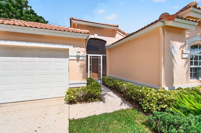 Welcome to this charming 3-bedroom, 2-bathroom single-family - photo 4