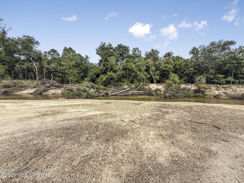 Discover your own private retreat on 23 breathtaking wooded - photo 3