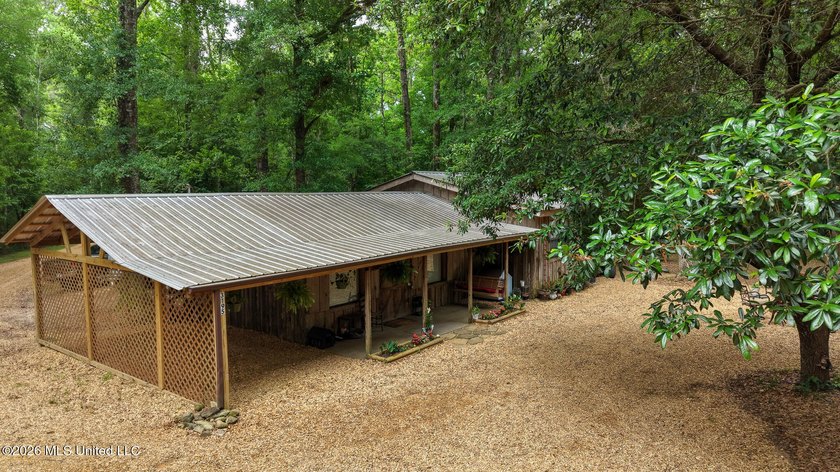 Discover your own private retreat on 23 breathtaking wooded - photo 5