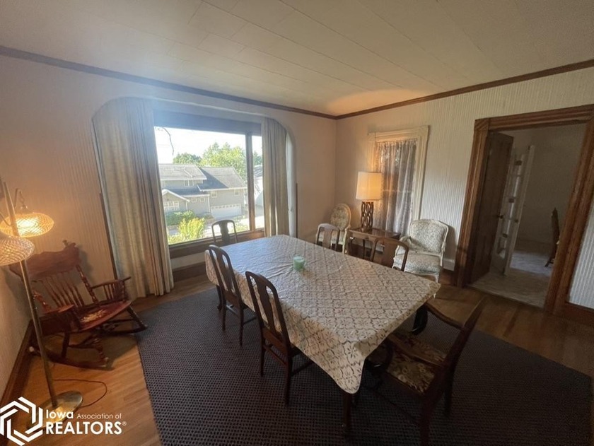 Here's a great opportunity to own this historic home with lots - photo 11