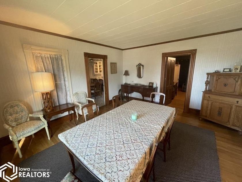 Here's a great opportunity to own this historic home with lots - photo 12