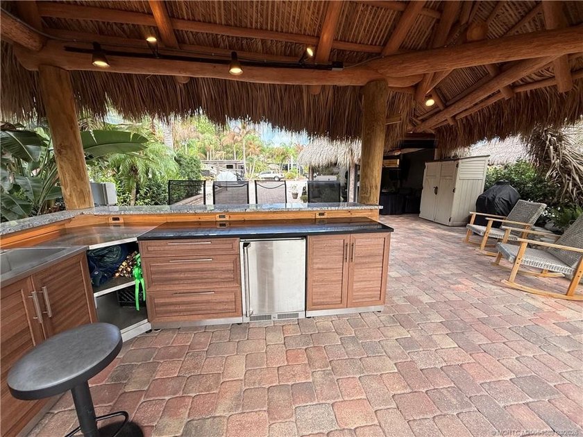 Enjoy sweeping panoramic views from this exceptional 3,031 sq ft - photo 12