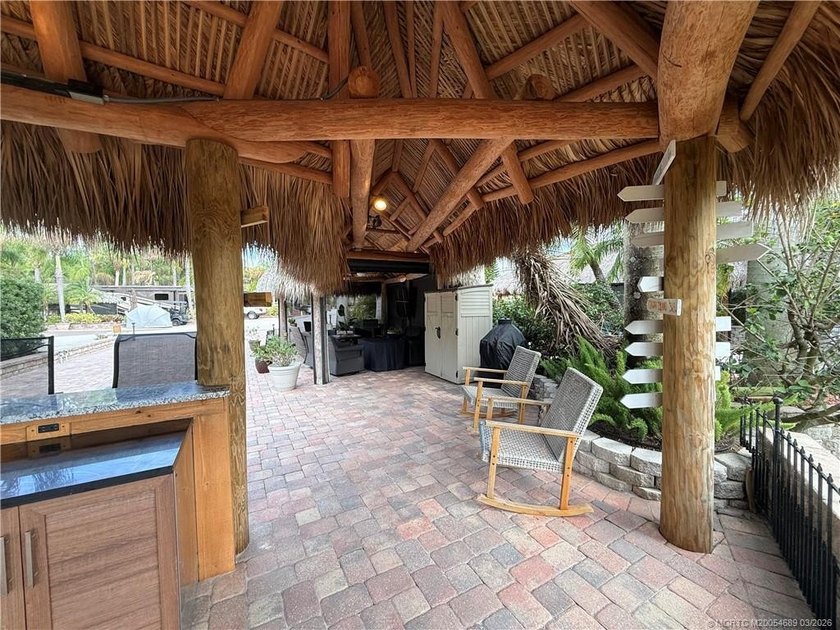 Enjoy sweeping panoramic views from this exceptional 3,031 sq ft - photo 13