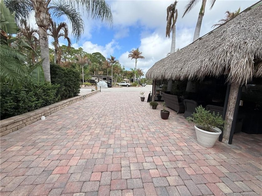 Enjoy sweeping panoramic views from this exceptional 3,031 sq ft - photo 21
