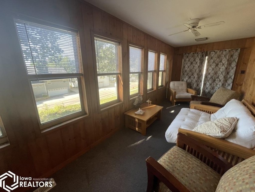 Here's a great opportunity to own this historic home with lots - photo 24