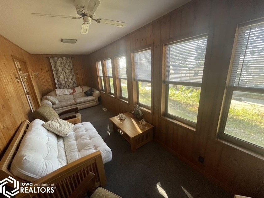 Here's a great opportunity to own this historic home with lots - photo 25