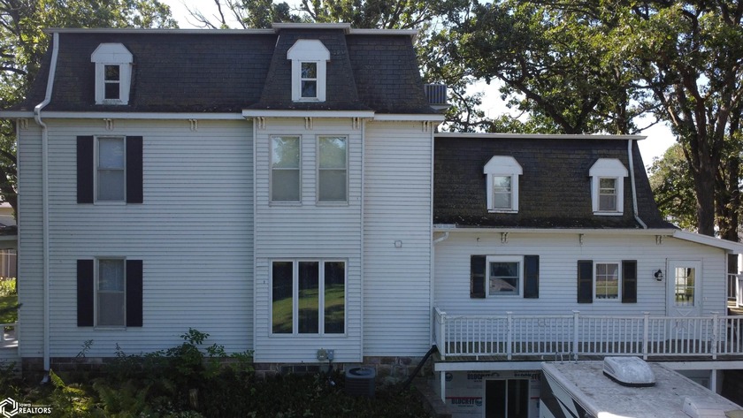 Here's a great opportunity to own this historic home with lots - photo 31