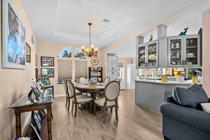 Florida living at its finest in this fully updated Presidents - photo 7