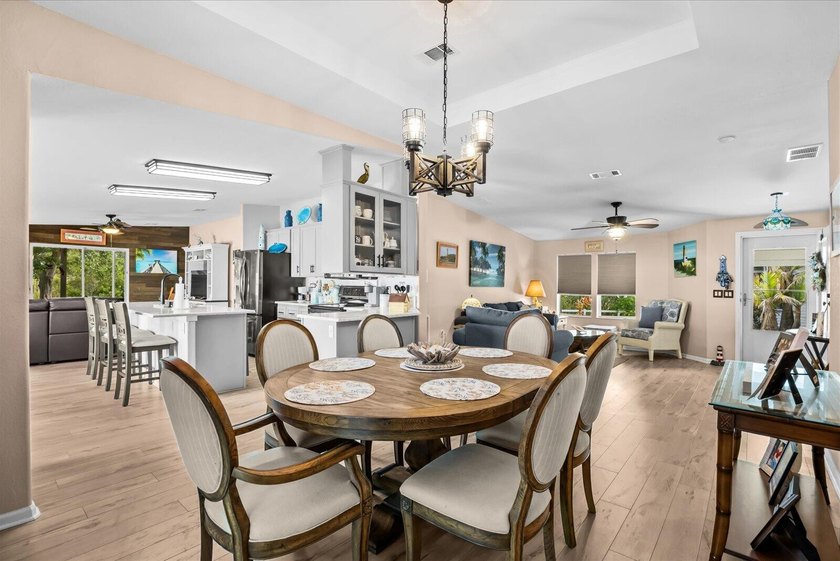 Florida living at its finest in this fully updated Presidents - photo 8