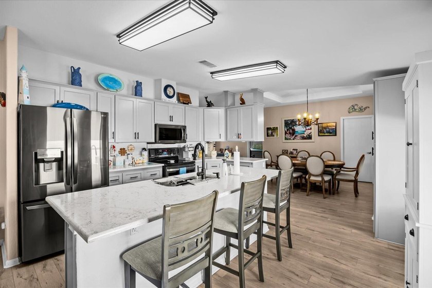 Florida living at its finest in this fully updated Presidents - photo 10