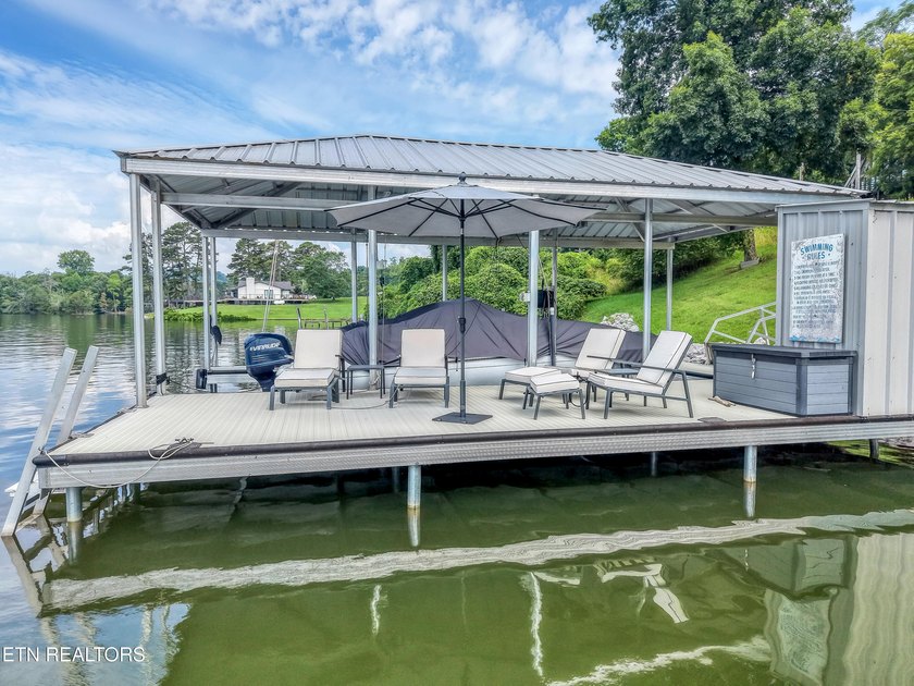 Welcome to lakefront living at its finest! This beautifully - photo 6