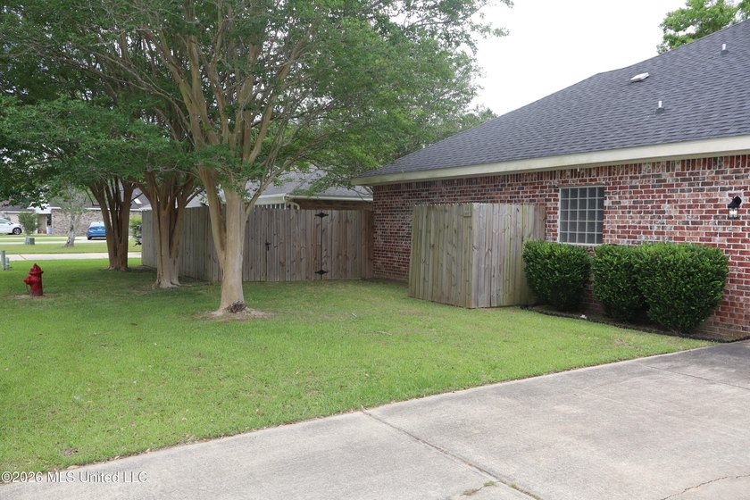 SELLER WILL PAY $5,000.00 TOWARD BUYERS CLOSING COST OR POINT - photo 7
