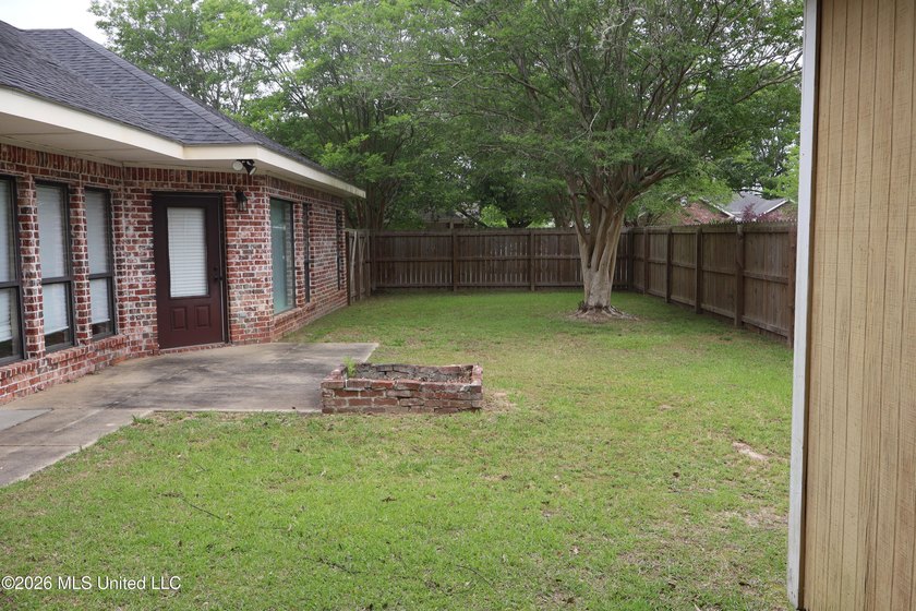 SELLER WILL PAY $5,000.00 TOWARD BUYERS CLOSING COST OR POINT - photo 8