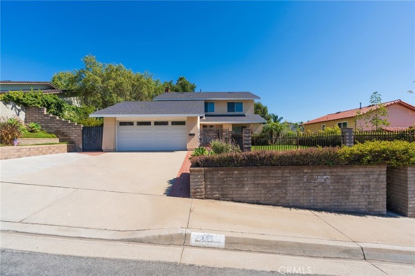 Welcome to 1215 W Bloomwood Road in the heart of Rancho Palos - photo 2