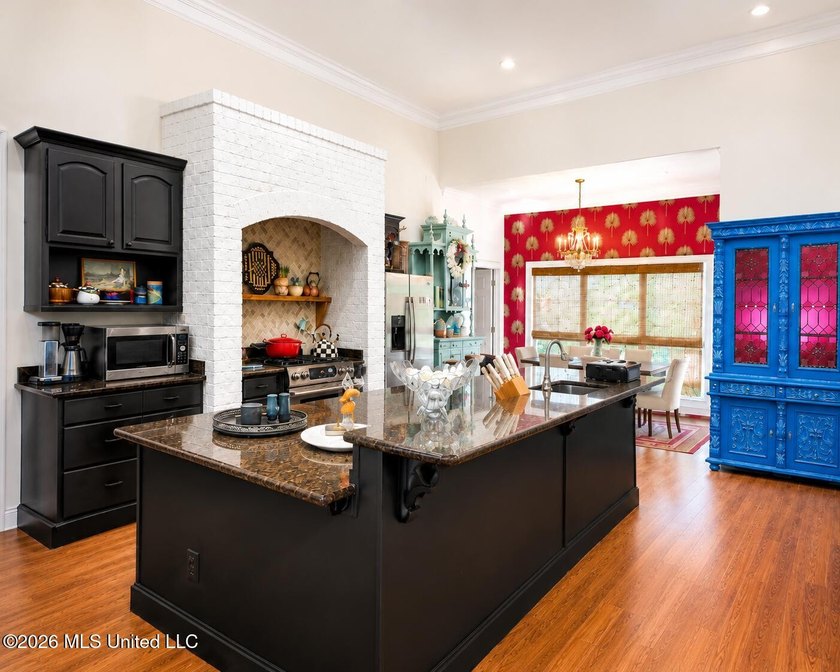 Custom Acadian Masterpiece on Private Corner Lot in Coveted - photo 6