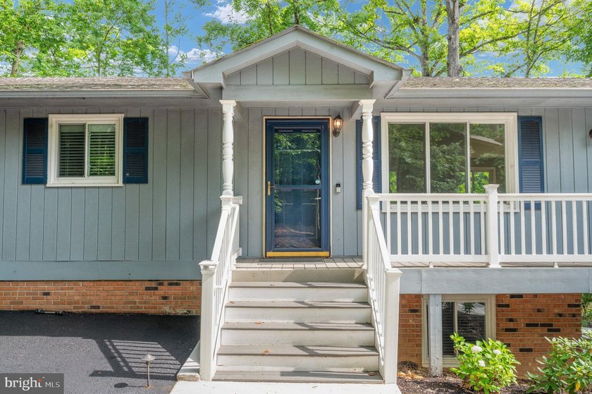 Welcome home to 103 Hillside Drive! Your private retreat in the - photo 12