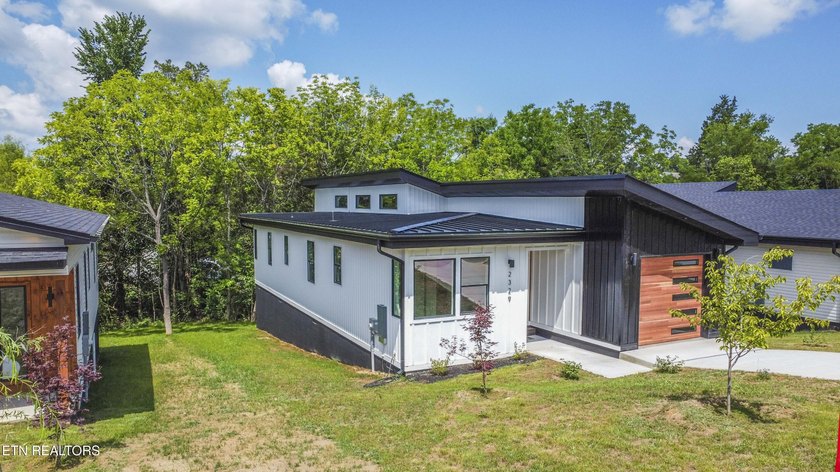 BUILDER OFFERING $10,000 in concessions for buyer expenses or - photo 3