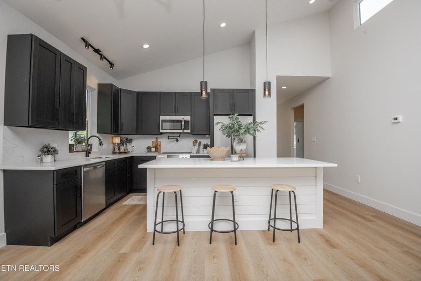 BUILDER OFFERING $10,000 in concessions for buyer expenses or - photo 8