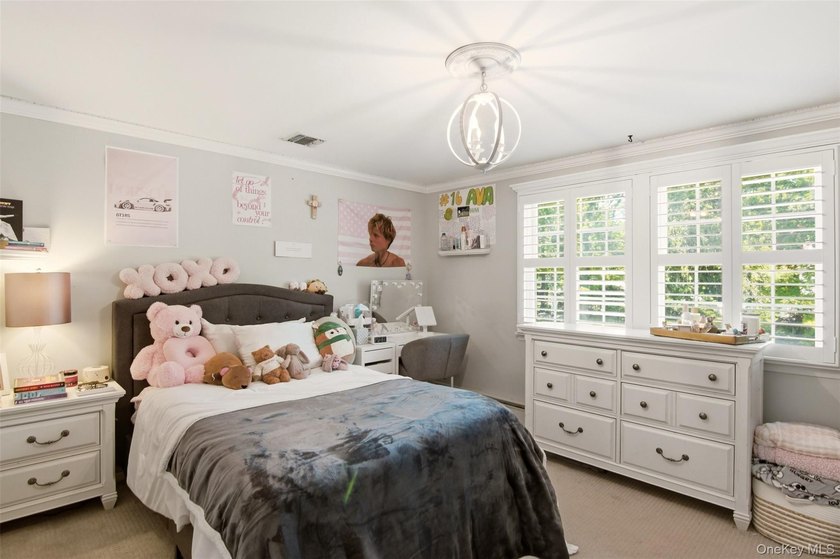 Beautifully renovated &amp; expanded Colonial offering the perfect - photo 21