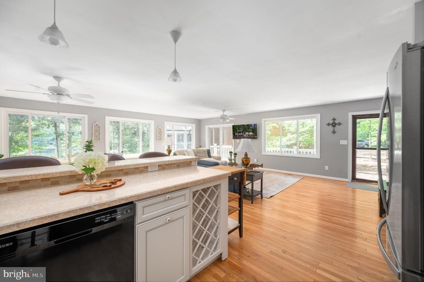 Welcome home to 103 Hillside Drive! Your private retreat in the - photo 28