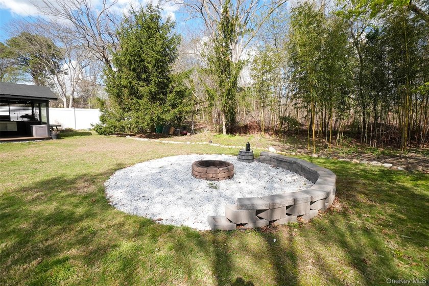 Beautifully maintained expanded ranch situated on nearly an acre - photo 32