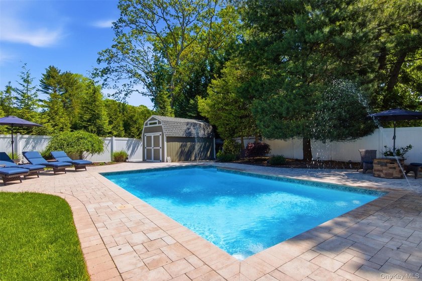 Beautifully renovated &amp; expanded Colonial offering the perfect - photo 34