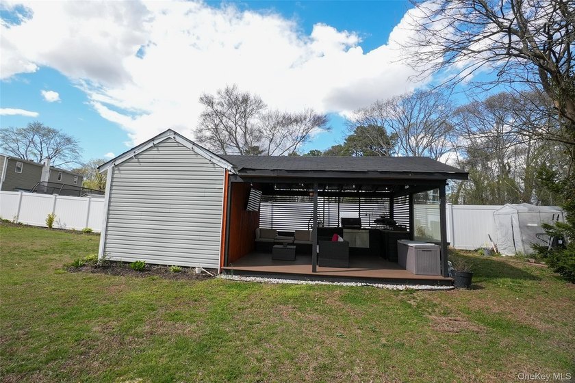 Beautifully maintained expanded ranch situated on nearly an acre - photo 36