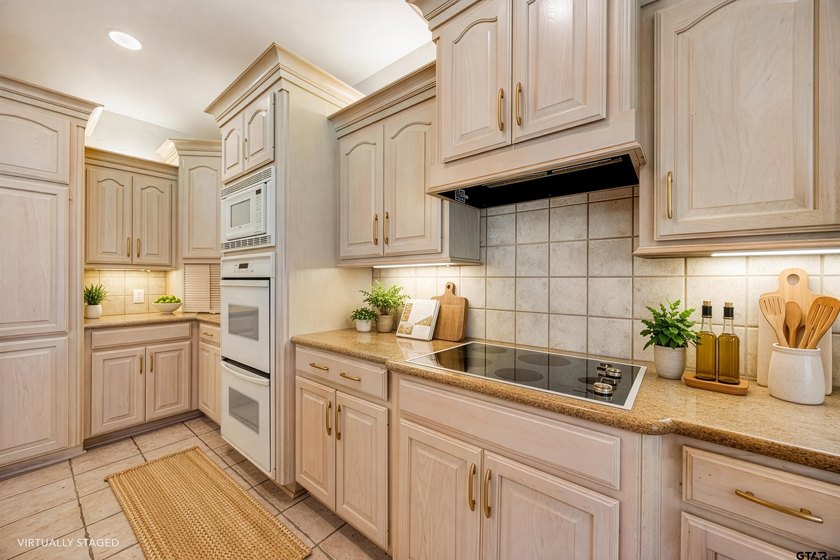 New home on the golf course? Yes, please! This spacious home - photo 23