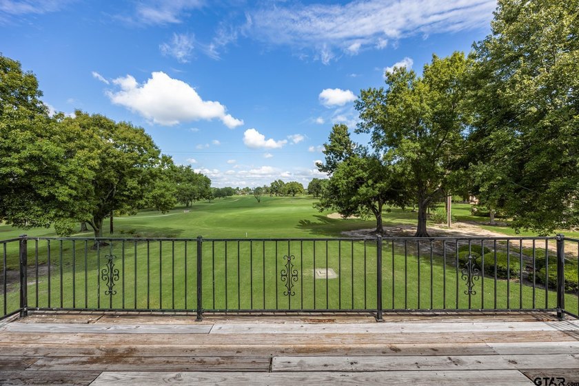 New home on the golf course? Yes, please! This spacious home - photo 44