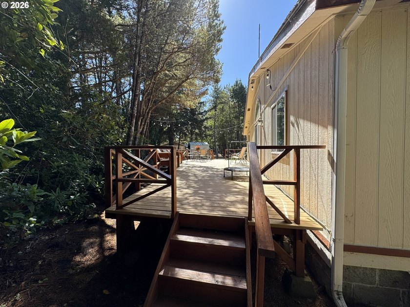 Beautiful home in desirable beach area location. Tucked away on - photo 31