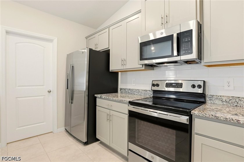 CAPE CORAL 4-bedroom, 2-bath home built in 2021, offering 1,719 - photo 12