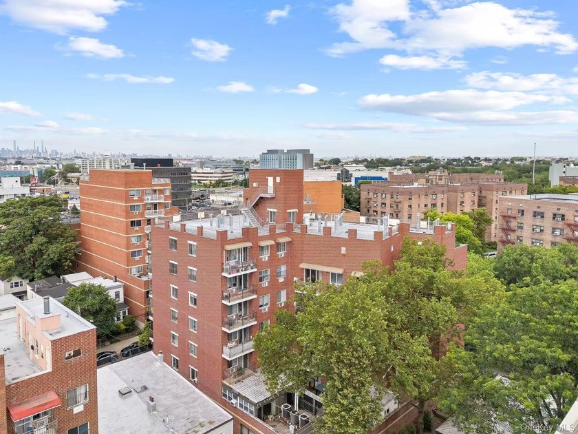 Spacious and beautiful 2 bed 2 bath condo with terrace - photo 17