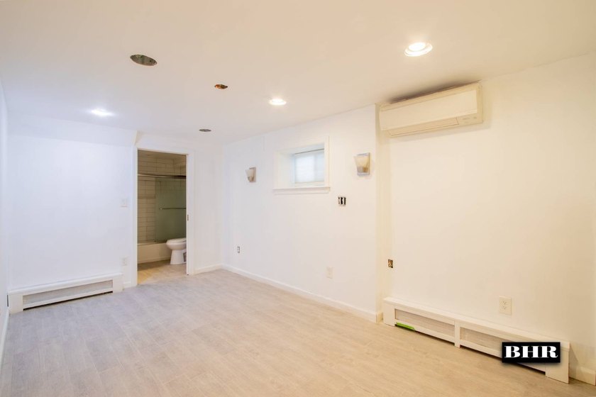 Manhattan Beach - Fully Detached Single-Family Home. Welcome to - photo 22