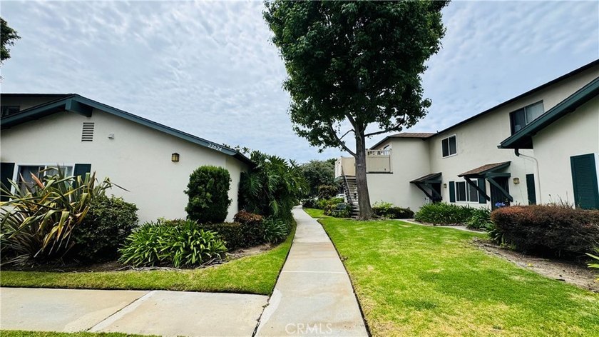 Welcome to the desirable Green Meadows West community, offering - photo 2