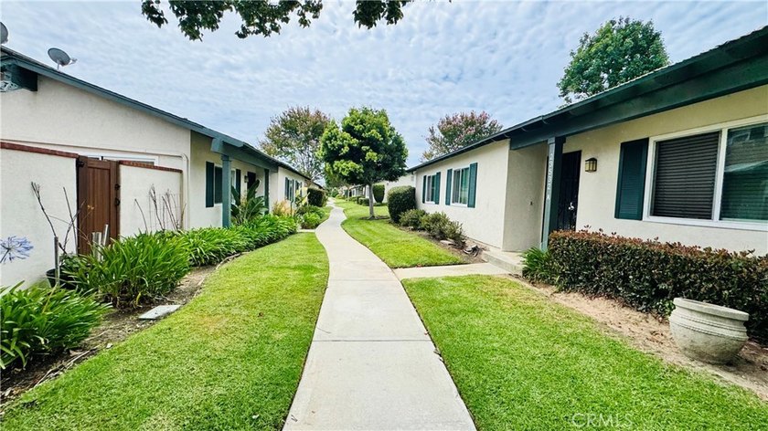 Welcome to the desirable Green Meadows West community, offering - photo 4