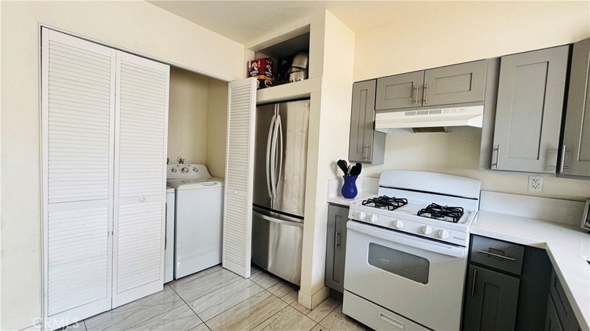 Welcome to the desirable Green Meadows West community, offering - photo 7