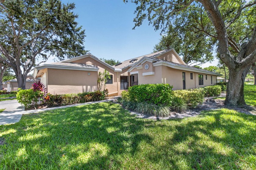 Welcome to this beautifully and completely remodeled - photo 2