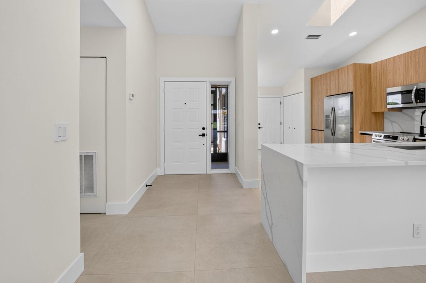 Welcome to this beautifully and completely remodeled - photo 9