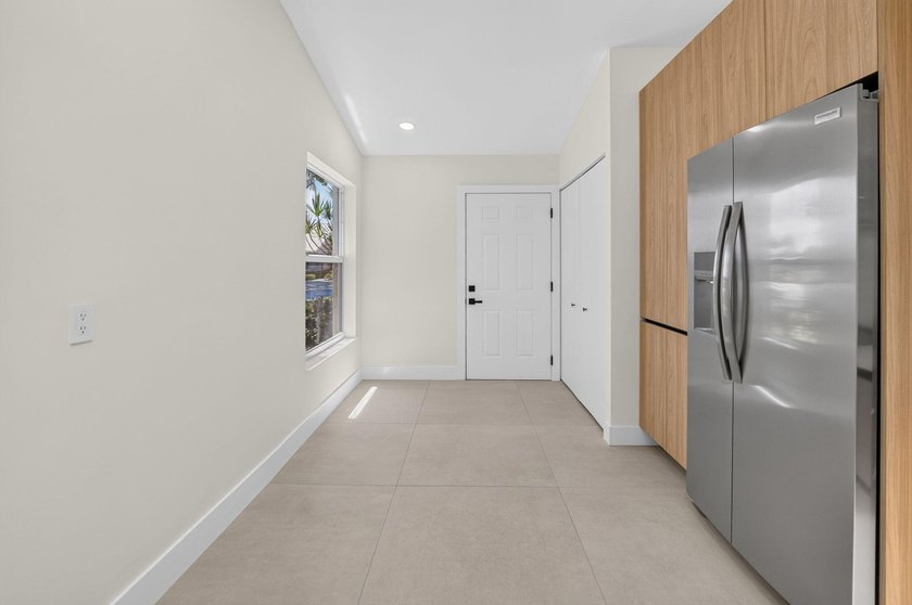 Welcome to this beautifully and completely remodeled - photo 10