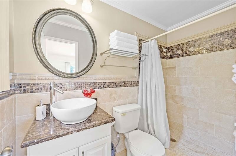 *Income-Producing Pool Home + Guest House Potential*. Investor - photo 29