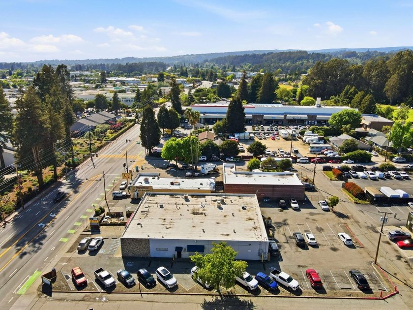 Positioned along one of Santa Cruz County's most traveled - photo 37