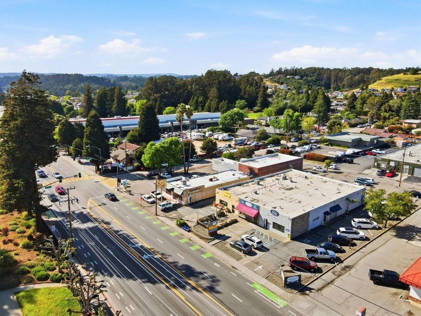 Positioned along one of Santa Cruz County's most traveled - photo 38